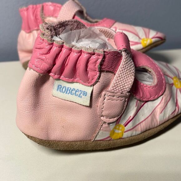 Robeez Big Flower Moccasin Baby Shoes - Picture 3 of 4